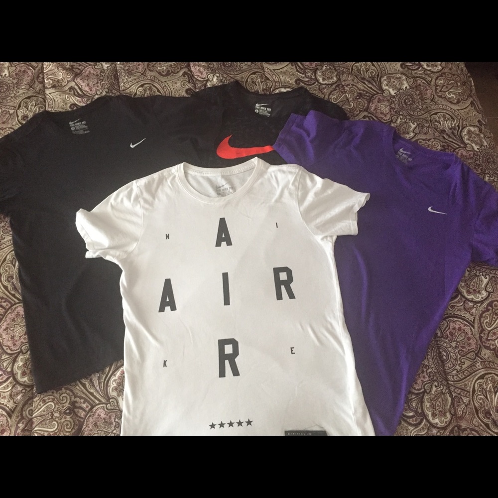4 Nike T-Shirts